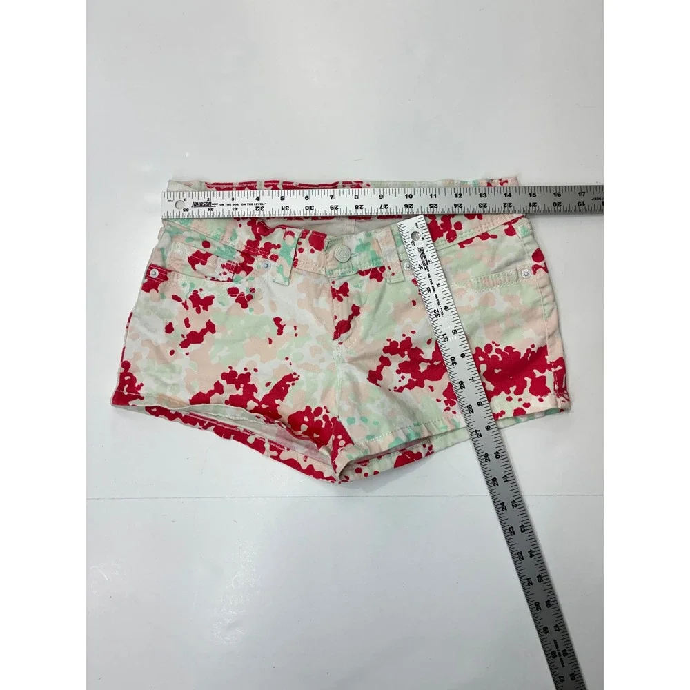 Levis Womens Paint Splatter Camo Denim Shorts Red Green Tan Low Rise Size 28